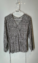 Load image into Gallery viewer, Old Navy Womens Black White Leopard Print Long Sleeve Blouse Top Size M
