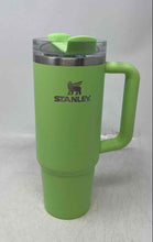 Load image into Gallery viewer, Stanley Quencher H2.0 Green Scroll Handle Insulated FlowState Tumbler 30Oz/887ml
