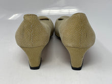 Load image into Gallery viewer, Authentic Salvatore Ferragamo Womens Golden Tone Pump Heels Size 10B Stained
