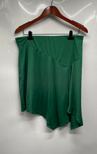 Load image into Gallery viewer, H&amp;M Womens Green Regular Fit Pull-On Asymmetric Hem Short Mini Skirt Size M
