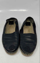 Load image into Gallery viewer, Authentic Tory Burch Womens Black Leather Espadrille Flats Size 9.5 Damaged
