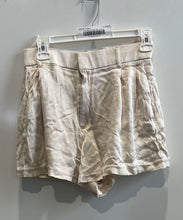 Load image into Gallery viewer, Zara Womens Beige Pleated Front Pockets High Waisted Chino Shorts Size XS
