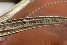 Load image into Gallery viewer, Authentic Tory Burch Womens Terra Brown Gold Open Toe Flat Thong Sandals Sz 8.5M
