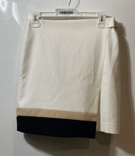 Load image into Gallery viewer, White House Black Market Womens White Back Zip Straight &amp; Pencil Skirt Size 2
