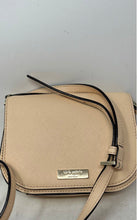 Load image into Gallery viewer, Kate Spade New York Womens Laurel Way Carsen Peach Leather Crossbody Bag
