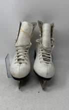 Load image into Gallery viewer, CCM Womens Pirouette White Faux Leather Lace-Up Figure Ice Skates Size 8
