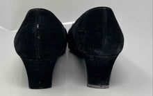 Load image into Gallery viewer, Authentic Salvatore Ferragamo Womens Black Leather Pump Heels Size 7B Damaged
