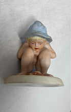 Load image into Gallery viewer, Squatting Beach Buddies A Child's World 11052 Collectible Decor Figurine
