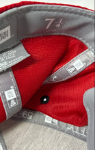 Load image into Gallery viewer, New Era 59Fifty Mens Black Red MLB Boston Red Sox Baseball Cap Size 7 1/4

