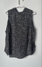 Load image into Gallery viewer, Vince Camuto Womens Black White Printed Sleeveless V-Neck Blouse Top Size XS
