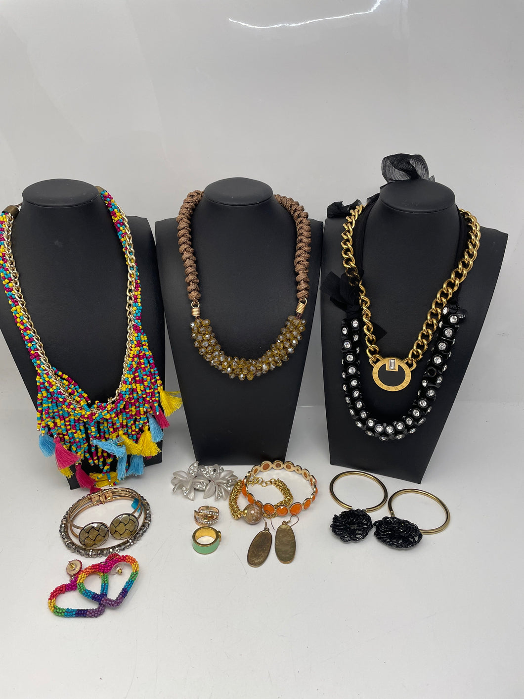 Women's Jewelry Necklaces-Bracelets-Earrings-Rings (16 Pcs)