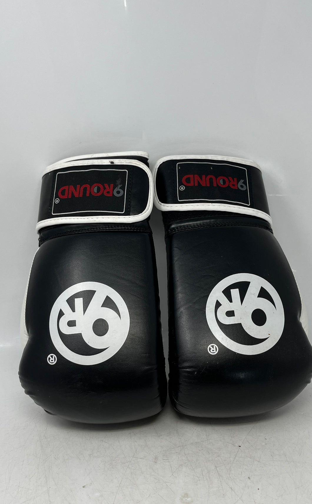 9 Round Unisex Black White Adjustable Cuff Fitness Kickboxing Gloves 10 Oz