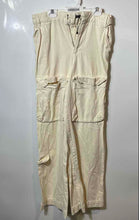 Load image into Gallery viewer, Zara Womens Beige Flat Front Pockets Regular Fit Wide Leg Cargo Pants Size XS
