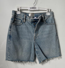 Load image into Gallery viewer, Frame Womens Blue Medium Wash Raw Hem Pockets Denim Bermuda Shorts Size 26
