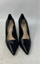 Load image into Gallery viewer, Vince Camuto Womens Panan Black Snake Print Pointed Toe Pump Heels Size 6.5 M
