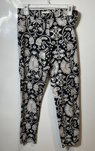 Load image into Gallery viewer, H&amp;M Womens Black White Printed Flat Front Skinny Leg Ankle Pants Size 6
