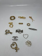 Load image into Gallery viewer, Women's "Retro Style Series" Gold Tone/Silver Tone Brooches (13 Pcs)

