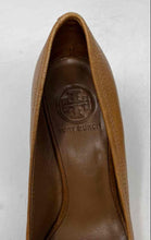 Load image into Gallery viewer, Authentic Tory Burch Womens Ambrose Brown Leather Wedge Pump Heels Sz 7M Damaged
