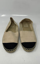 Load image into Gallery viewer, Authentic Tory Burch Womens Tan Black Espadrille Flats Size 6.5M Stained Worn
