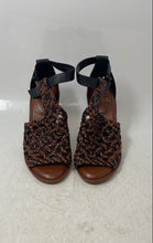 Load image into Gallery viewer, Vince Camuto Womens Frasper Brown &amp; Black Ankle Strap Sandals Size 7
