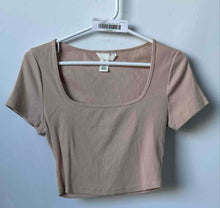 Load image into Gallery viewer, H&amp;M Womens Beige Ribbed Short Sleeve Square Neck Regular Fit Cropped Top Size S
