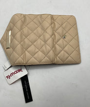 Load image into Gallery viewer, DKNY Womens Beige Quilted Leather Billfold Clutch Wallet With Tags
