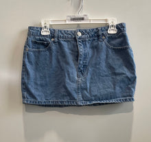 Load image into Gallery viewer, Forever 21 Womens Blue Denim Medium Wash 5-Pocket Design Mini Skirt Size M
