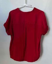 Load image into Gallery viewer, Banana Republic Womens Red Short Sleeve V-Neck Pullover Blouse Top Size M
