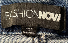 Load image into Gallery viewer, Fashion Nova Womens Blue Denim Pockets Straight Leg Jeans Size 5
