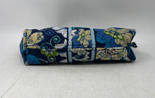 Load image into Gallery viewer, Vera Bradley Womens Mod Blue Floral Pockets Zip Top Quilted Cosmetic Makeup Bag
