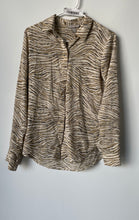Load image into Gallery viewer, H&amp;M Womens Beige Black Animal Print Long Sleeve Collared Button-Up Shirt Sz XXS
