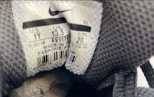 Load image into Gallery viewer, Nike Boys Alpha Menace Varsity 2 AV1176-100 Black Lace-Up Football Cleats Sz 1Y
