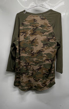Load image into Gallery viewer, Express Unisex Green Camouflage Long Sleeve Pullover T-Shirt Size Large
