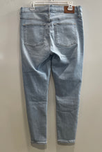 Load image into Gallery viewer, J.Crew Womens Light Blue Denim Stretch 5-Pocket Design Skinny Jeans Size 32
