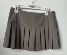 Load image into Gallery viewer, Zara Womens Gray Side-Zip Pleated Short-Length Mini Skirt Size Medium
