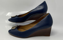 Load image into Gallery viewer, Authentic Tory Burch Womens Blue Leather Peep Toe Pump Heels Size 10M Damaged
