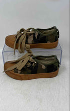 Load image into Gallery viewer, Zara Kids Green Camouflage Lace-Up Low Top Sneaker Shoes Size 26/27
