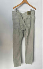 Load image into Gallery viewer, Levi's Mens Light Green Denim Pockets Distressed Straight Leg Jeans Size 38x34
