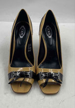 Load image into Gallery viewer, Authentic Tod's Womens Beige Black Stiletto Pump Heels Size EUR 38.5 Stained
