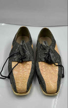Load image into Gallery viewer, Hugo Vitelli Mens Gray Beige Leather Lace-Up Oxford Dress Shoes Size 10.5
