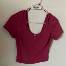 Load image into Gallery viewer, Lululemon Womens Pink Short Sleeve V-Neck Activewear Cropped Blouse Top Size 5
