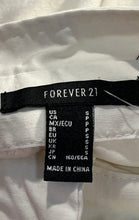 Load image into Gallery viewer, Forever 21 Womens White Front Patch Pockets Belt Loops Cargo Shorts Size Small
