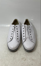Load image into Gallery viewer, Casual Collection Womens White Leather Low Top Sneaker Shoes Size 6.5 No Laces
