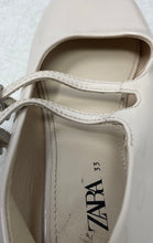 Load image into Gallery viewer, Zara Kids Beige Leather Double Strap Mary Jane Dress Shoes Size 33
