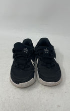Load image into Gallery viewer, Nike Boys Star Runner 4 DX7616-001 Black Low Top Slip-On Sneaker Shoes Size 8C
