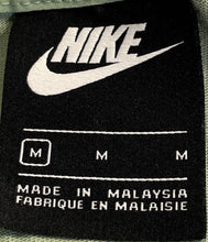 Load image into Gallery viewer, Nike Womens Green Cotton Short Sleeve Pocket Crew Neck Cropped T-Shirt Size M
