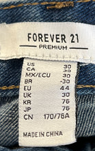 Load image into Gallery viewer, Forever 21 Womens Blue High-Rise Stretch Denim Wide-Leg Jeans Pants Size 30
