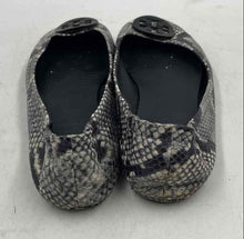Load image into Gallery viewer, Authentic Tory Burch Womens Black Gray Snakeskin Ballet Flats Size 10.5M Damaged
