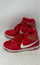 Load image into Gallery viewer, Nike Womens Air Prestige 3 Red Lace-Up Sneakers Shoes Size 7
