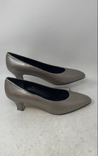Load image into Gallery viewer, Bandolino Womens Gray Leather Pointed Toe Slip-On Pump Heels Size 8.5W
